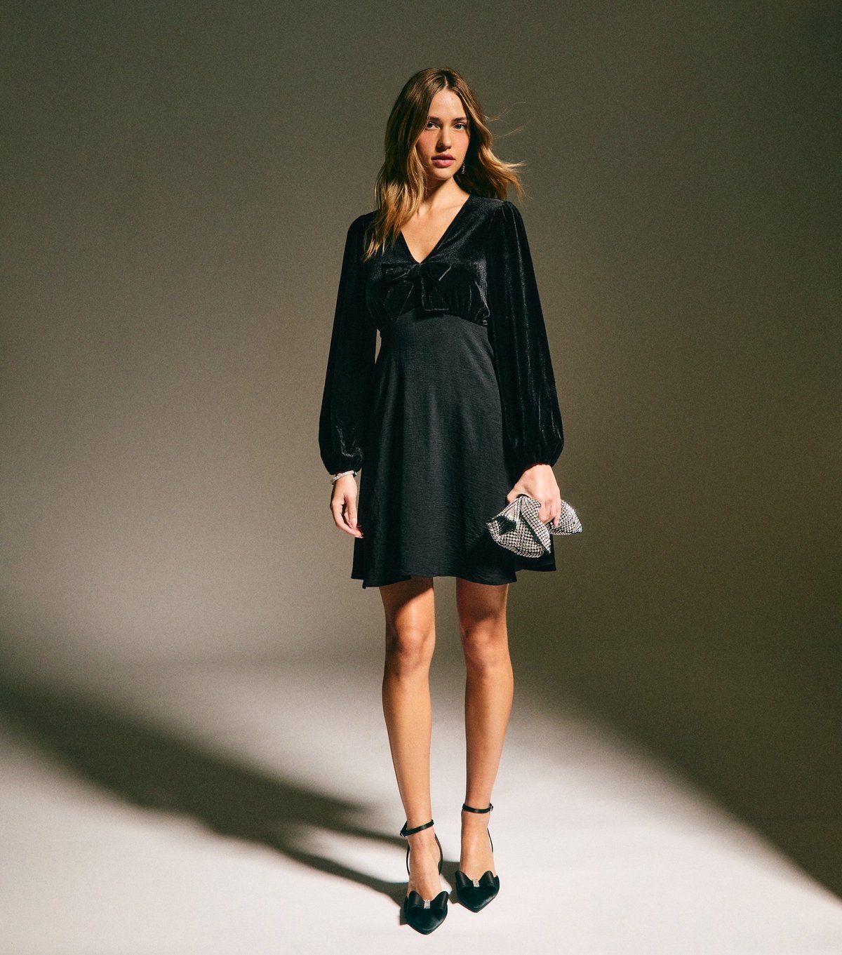 New Look Women's Black Long Sleeve Velvet Bow Front Mini Dress New Look - 3