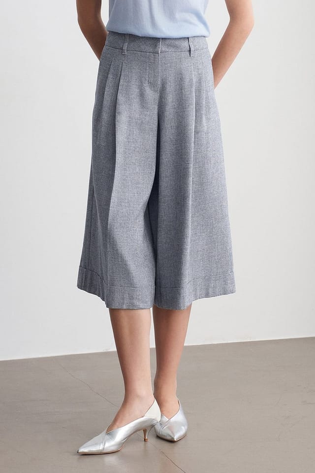 Dilvin Dilvin Women's High-Waist Pleated Wide-Leg Capri Trousers in Light Grey - 3