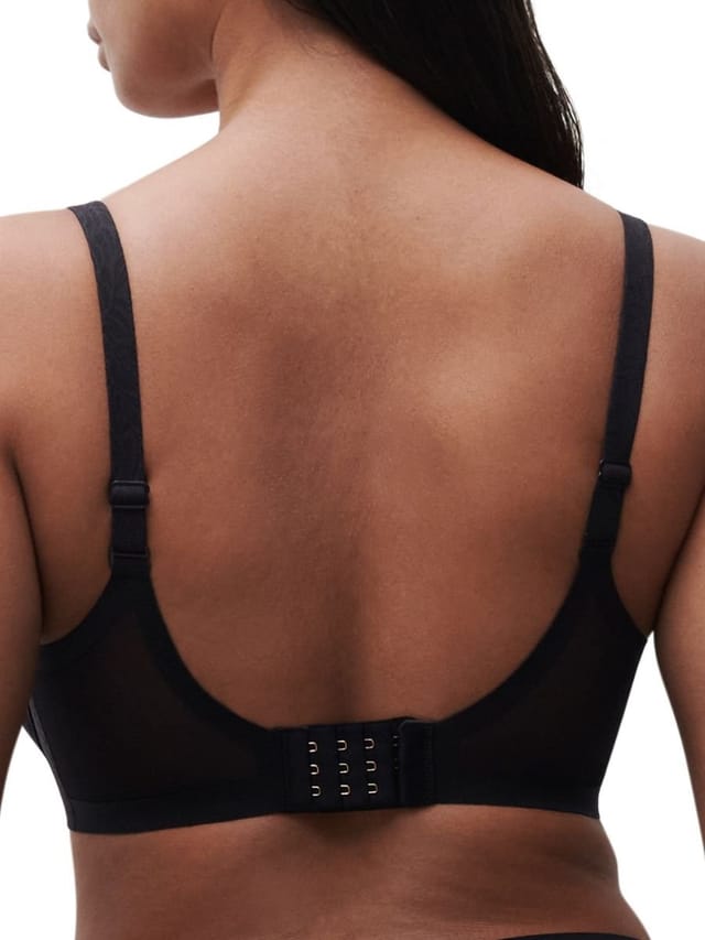 Chantelle Chantelle Women's Pure Lace Covering Moulded Bra in Black - 2
