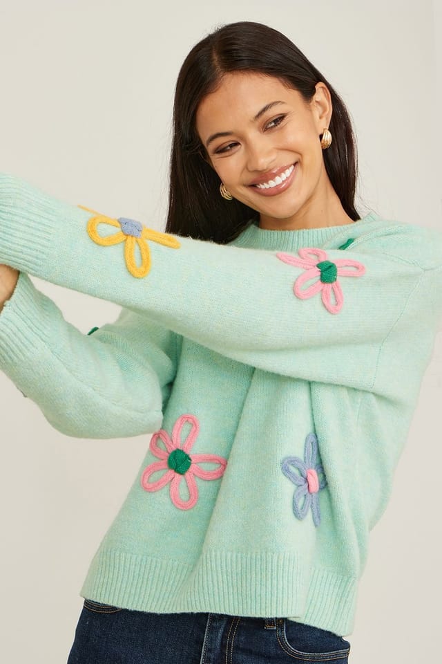 Yumi Yumi Women's Green Relaxed Flower Embroidered Jumper - 3