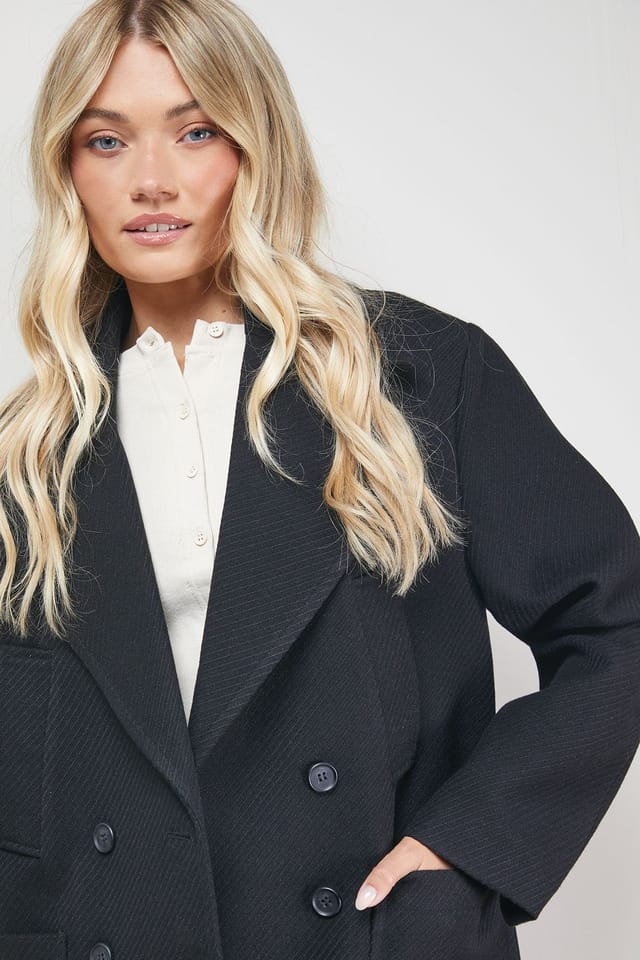 Oasis Oasis Women's Relaxed Peacoat in Black - 3