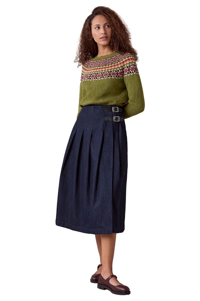 Celtic & Co Celtic & Co Women's Highlands Crew Neck Sweater in Olive - 3