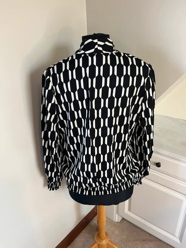 QED London QED London Black & White V Neck Wrap Pattern Blouse Top Shirt Size Medium 12-14