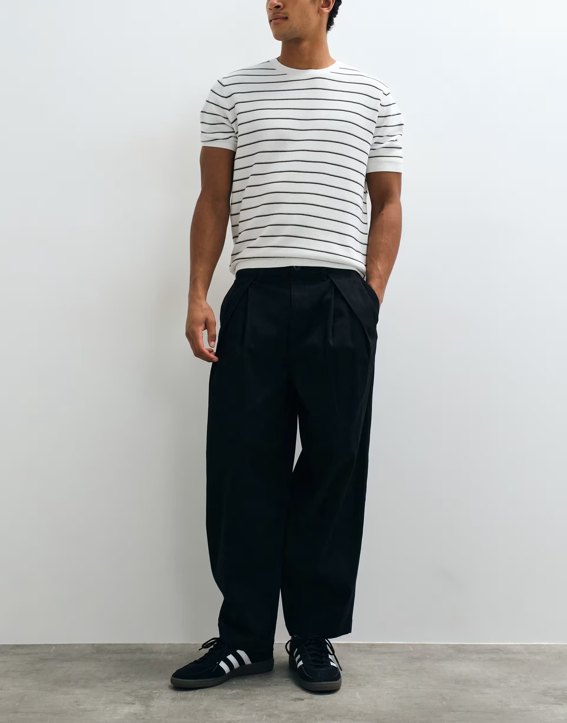 ASOS ASOS DESIGN oversized tapered chino in black with inverted pleats
