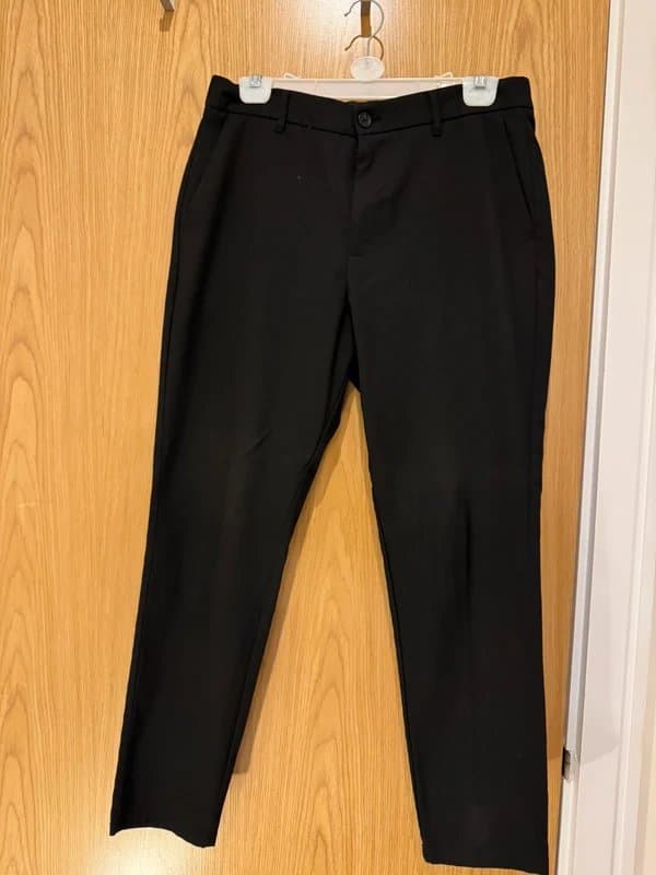 Bershka Skinny cropped black trousers