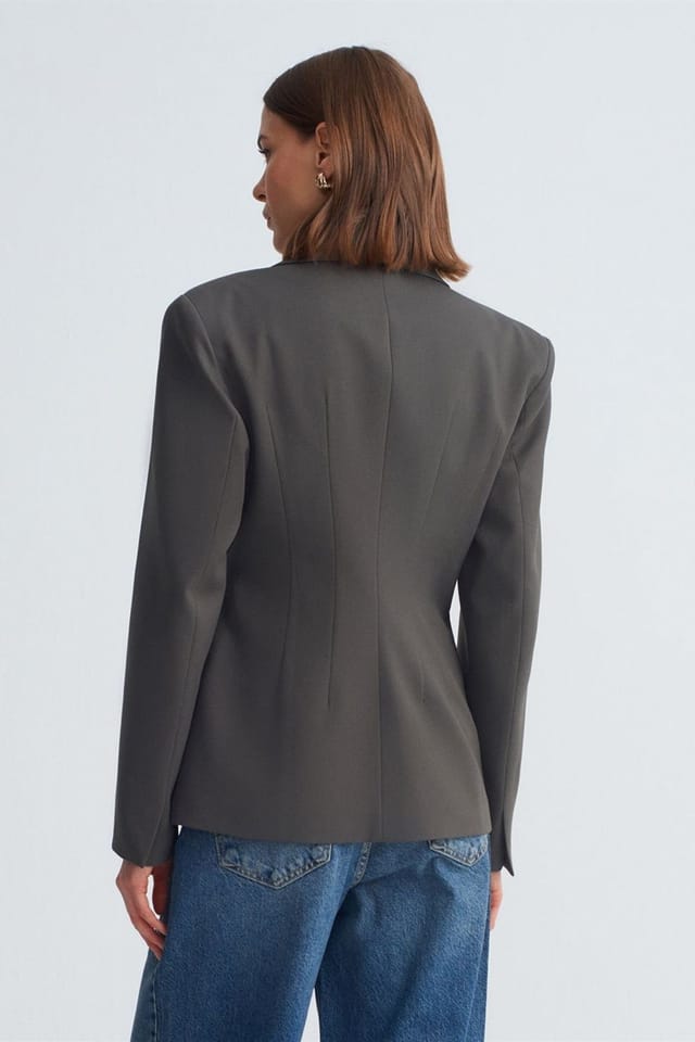 Dilvin Dilvin Women's Fitted Crepe Blazer With Shawl Collar in Charcoal - 2