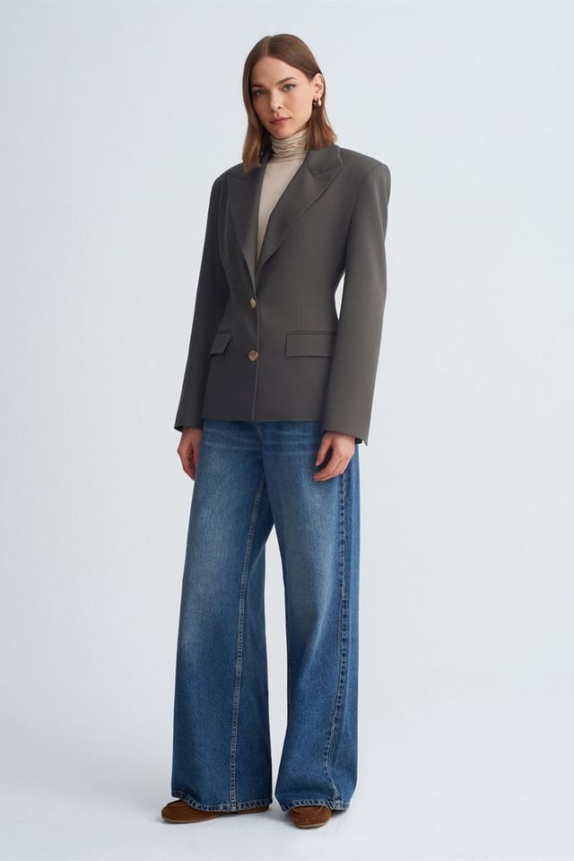 Dilvin Dilvin Women's Fitted Crepe Blazer With Shawl Collar in Charcoal - 3