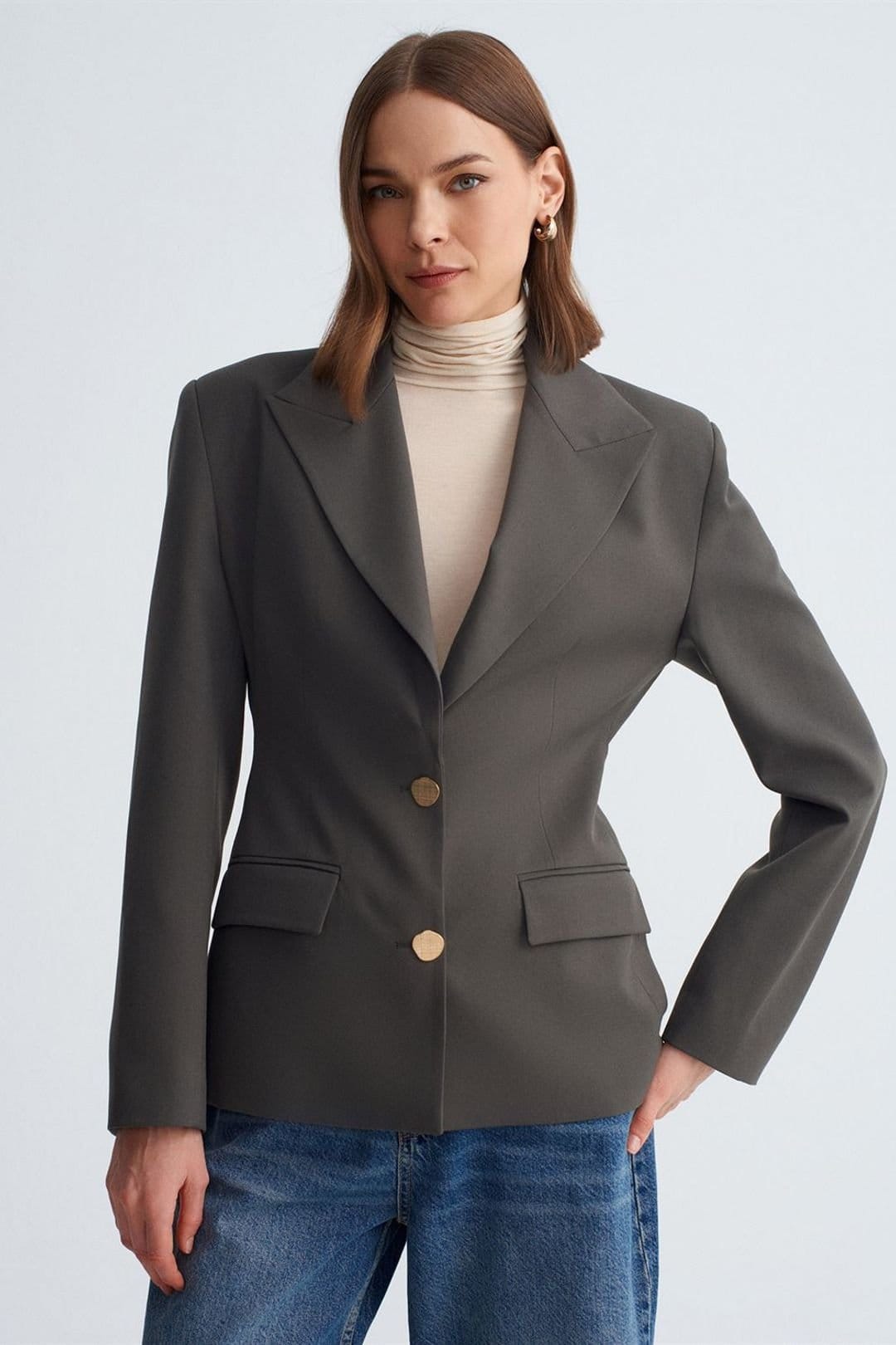 Dilvin Dilvin Women's Fitted Crepe Blazer With Shawl Collar in Charcoal - 4