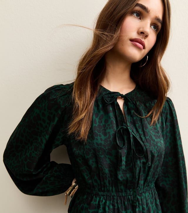 New Look Women's Green Animal Print Crepe Tie Front Mini Smock Dress New Look - 2