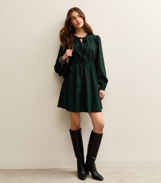 New Look Women's Green Animal Print Crepe Tie Front Mini Smock Dress New Look - 3