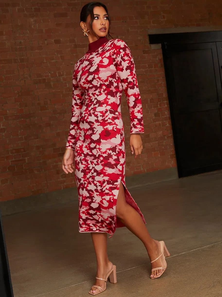 chi chi london Chi Chi London Women's Abstract Floral Knitted Midi Dress in Pink