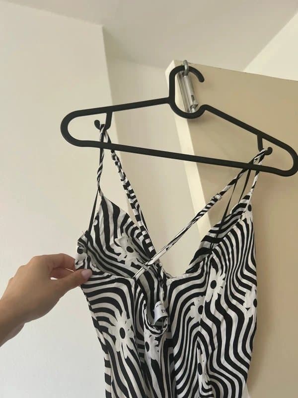 Bershka Bershka women's satin dress in animal print with flowers and slit on the leg