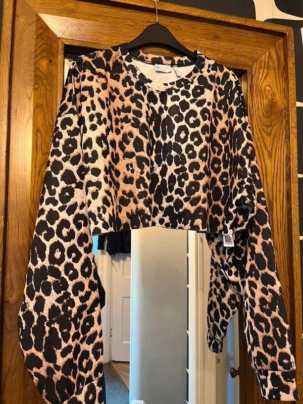 ASOS Design Asos leopard animal  print cropped sweater size 10