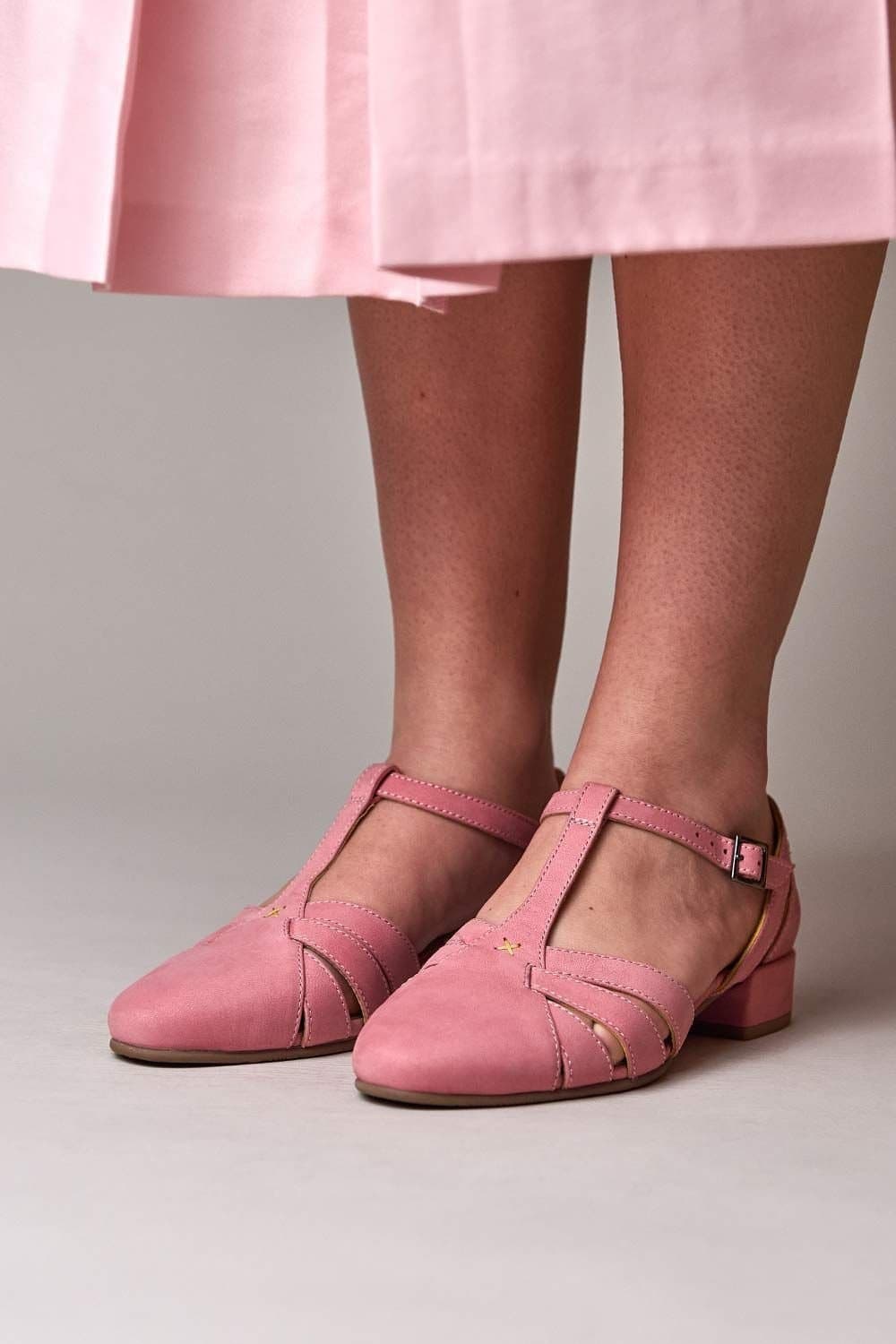 Moshulu Moshulu Women's 'Sayuri' Vintage Style Shoes in Pale Pink