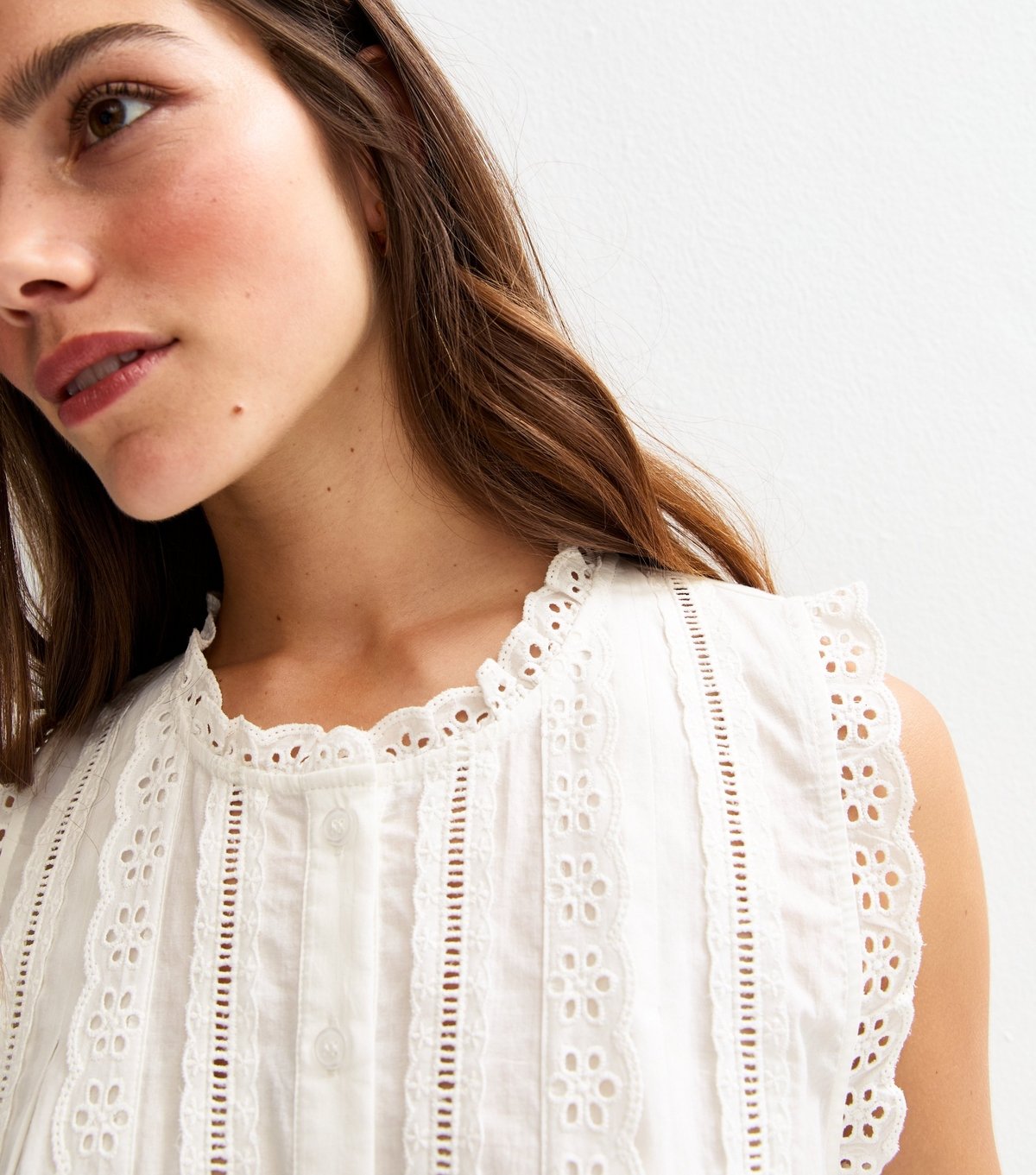 New Look Women's Petite White Broderie Anglaise Trim Sleeveless Shirt New Look - 2