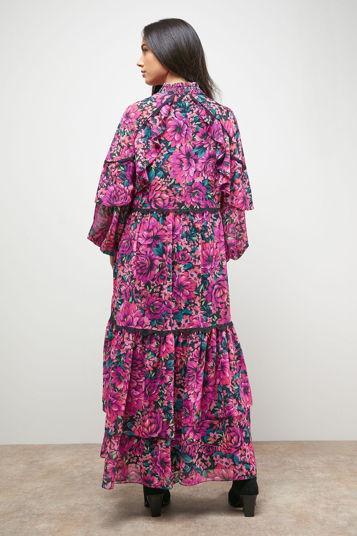 Oasis Oasis Women's Printed Cape Detail Lace Trim Boho Maxi Dress in Floral - 3