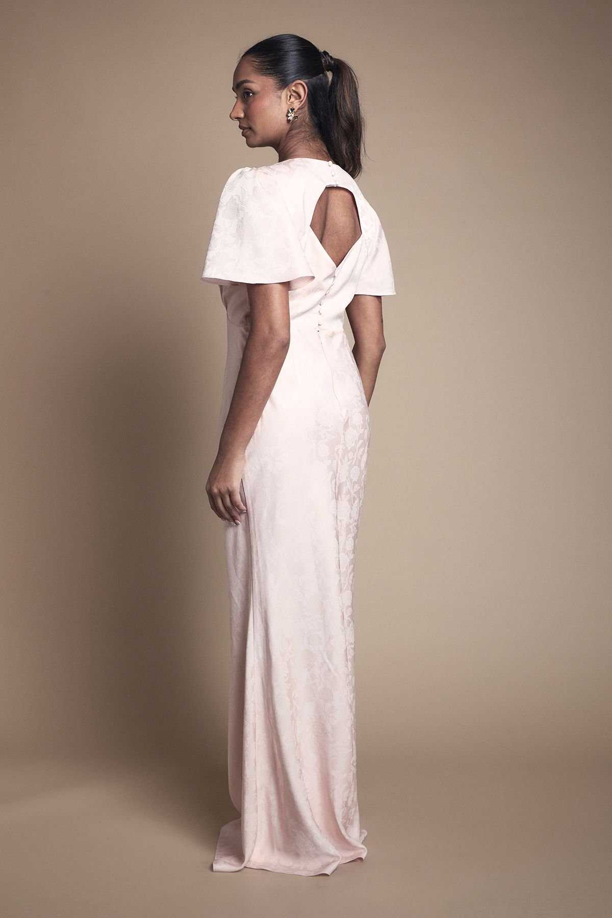 Oasis Oasis Women's Angel Sleeve Satin Jacquard Bridesmaid Maxi Dress in Blush - 3