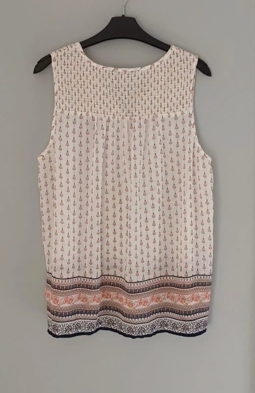New Look New Look Cream Floral Print Sleeveless Blouse - size 14