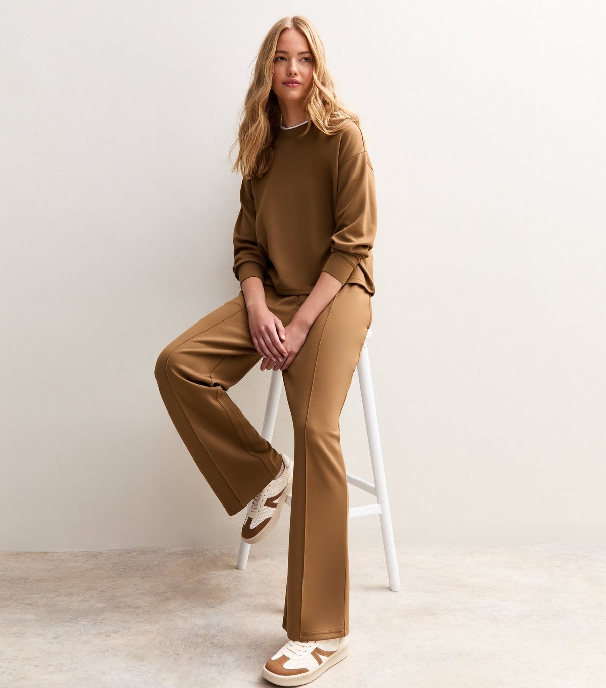 New Look Women's Premium Camel Elasticated Waist Wide Leg Joggers New Look - 3