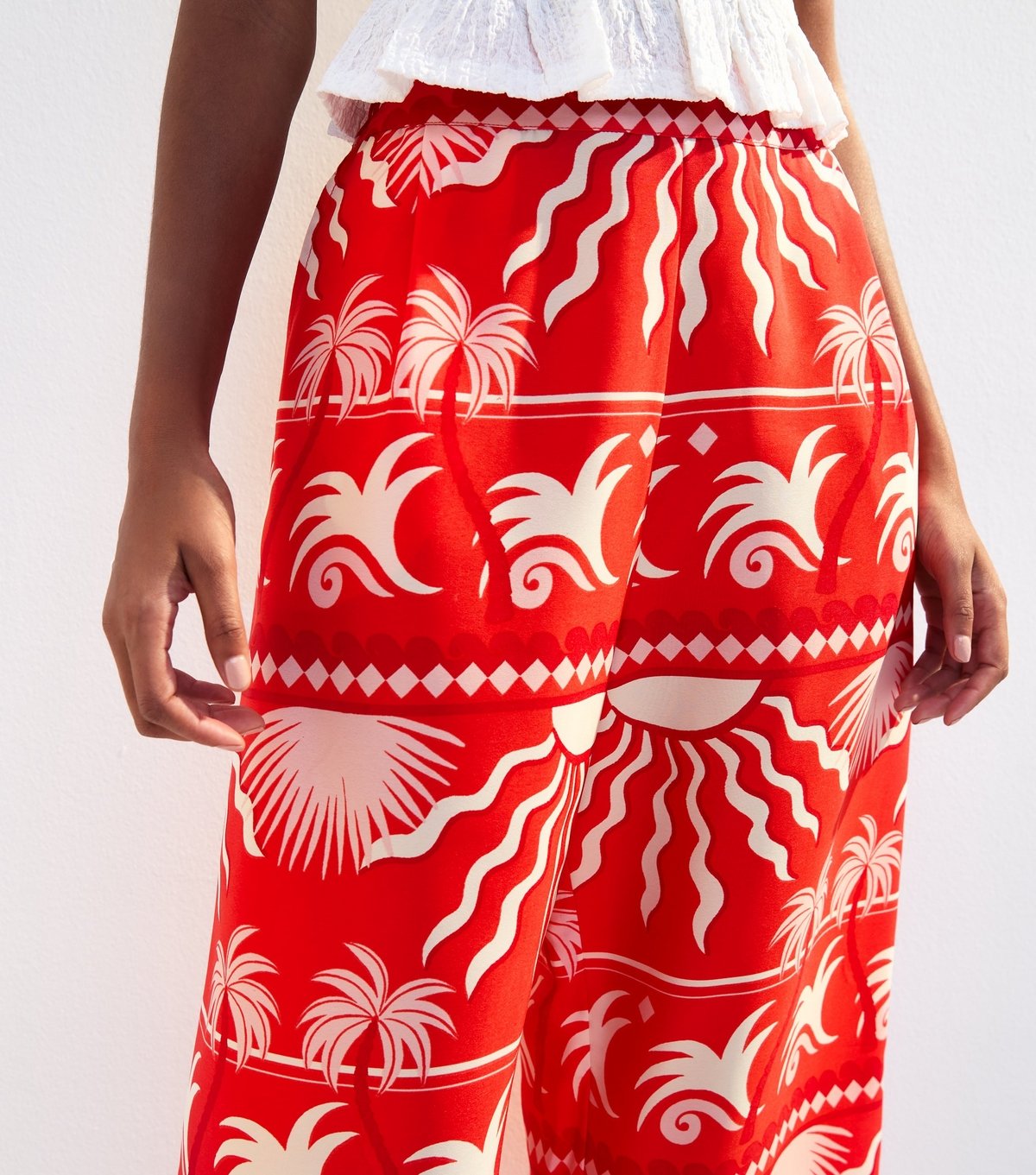 New Look Women's Red Lightweight Sun Palm Tree Print Crop Trousers New Look - 2