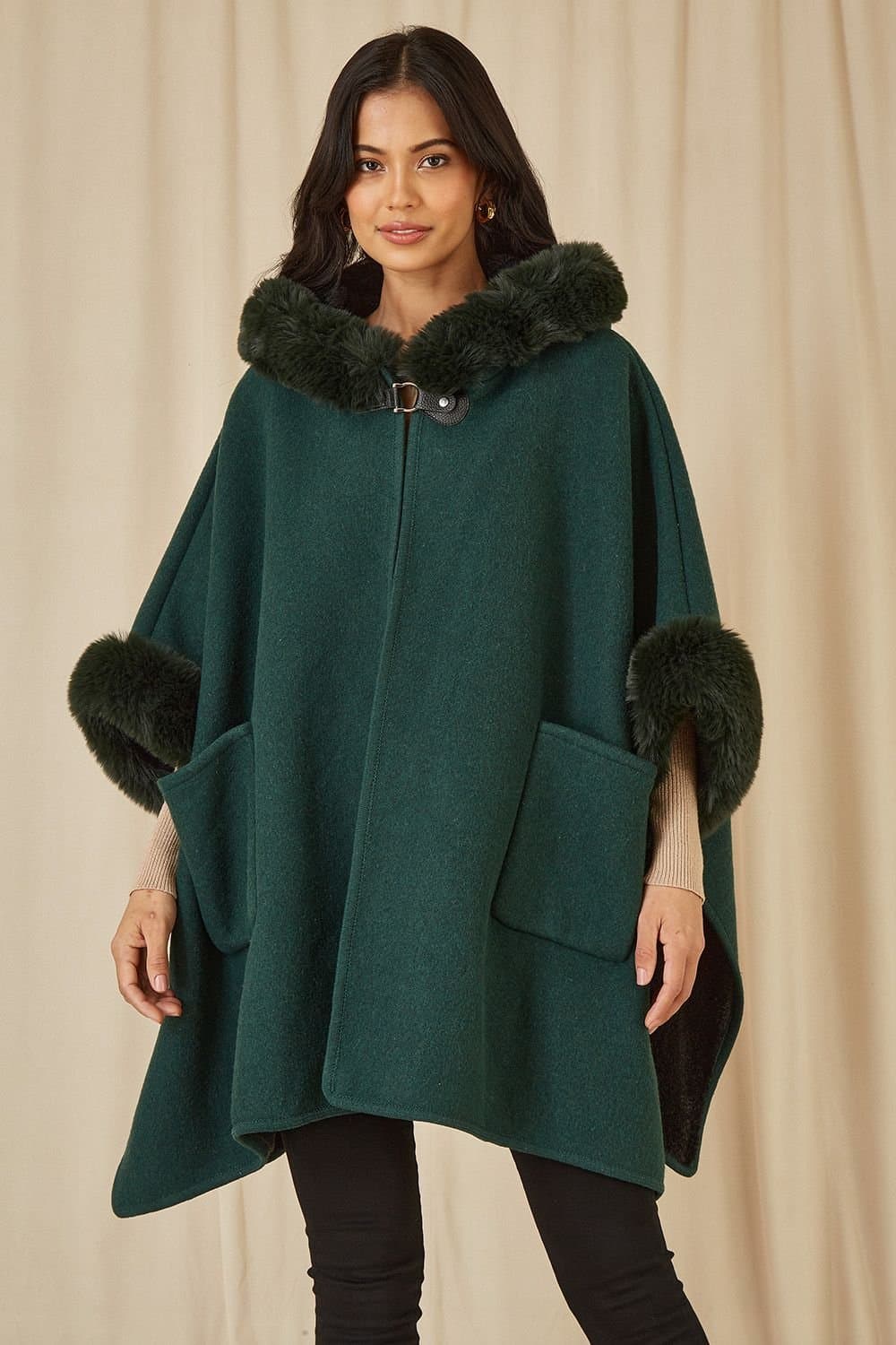 Yumi Yumi Women's Green Cape With Luxe Fur Trim & Lining