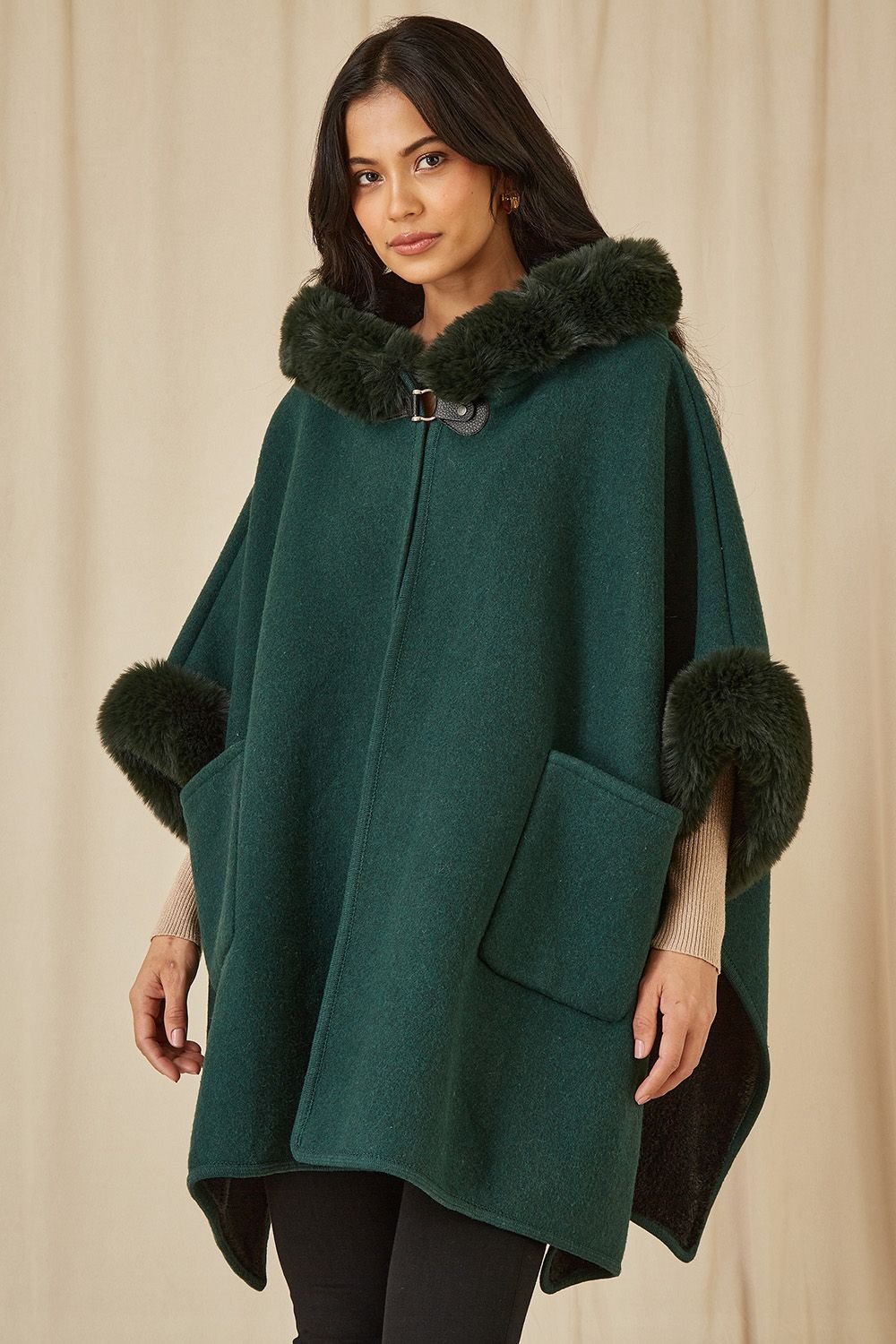Yumi Yumi Women's Green Cape With Luxe Fur Trim & Lining - 2