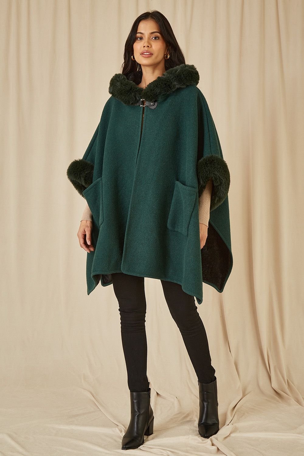 Yumi Yumi Women's Green Cape With Luxe Fur Trim & Lining - 3