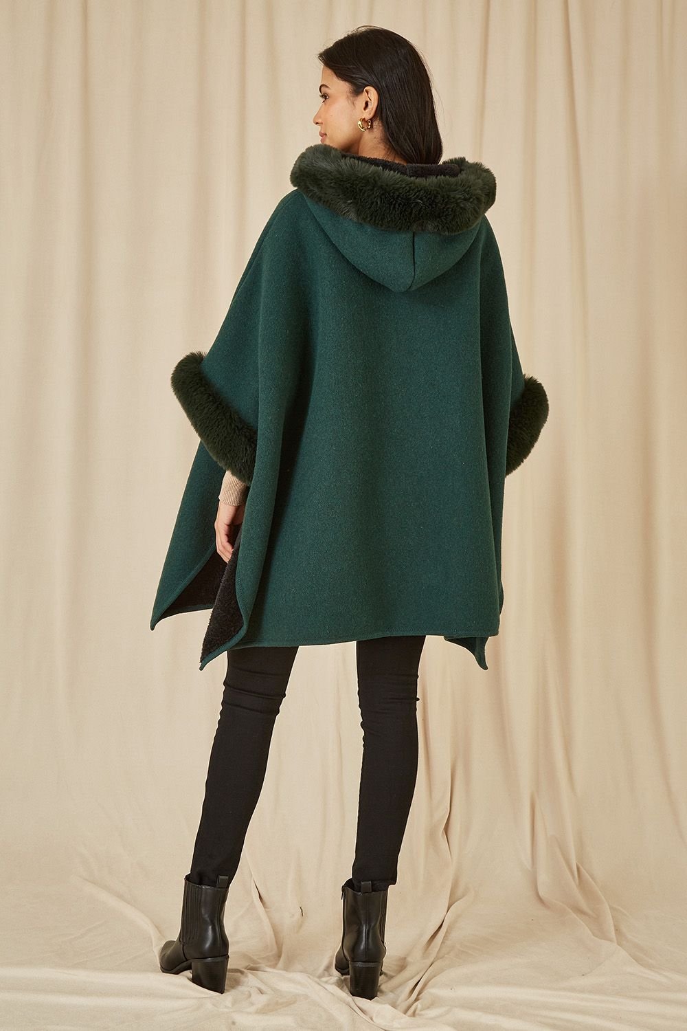 Yumi Yumi Women's Green Cape With Luxe Fur Trim & Lining - 4