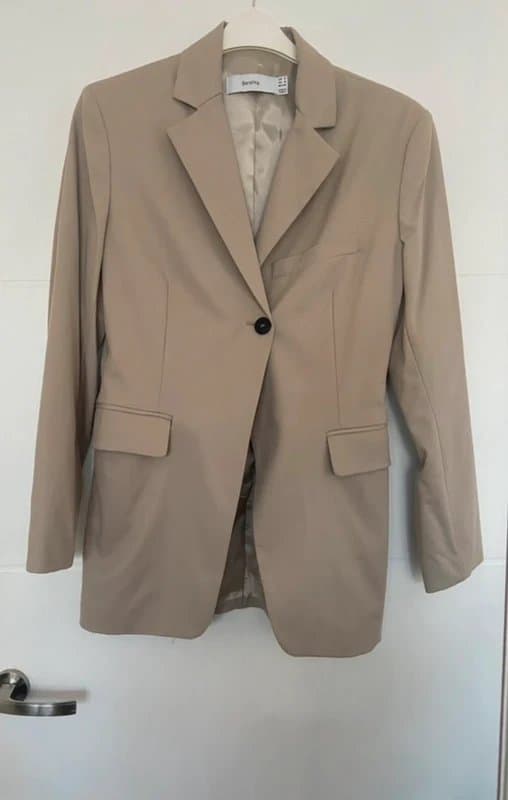 Bershka Bershka beige asymmetric button blazer, size m, very good condition