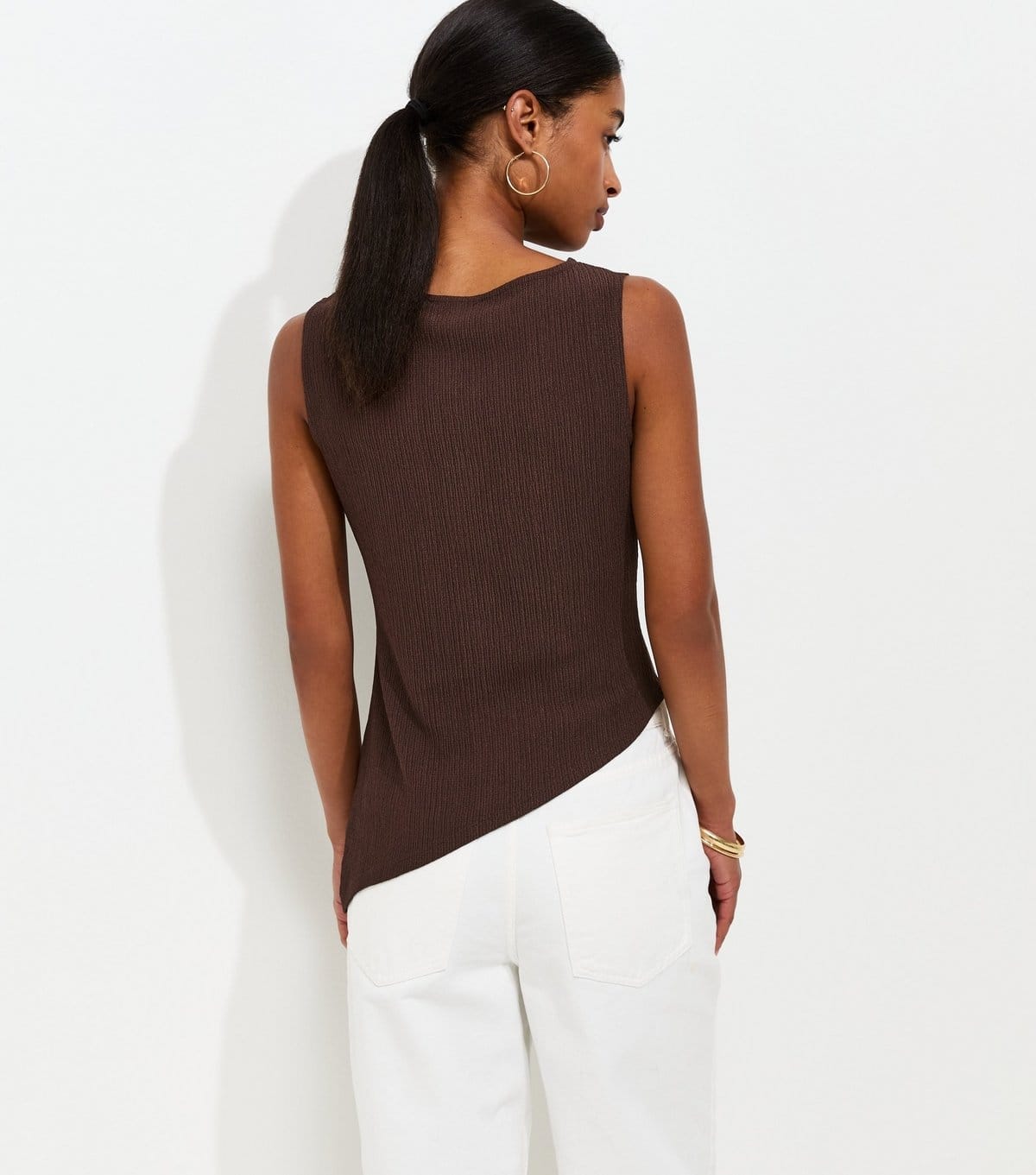 New Look Women's Dark Brown Crinkle Texture Asymmetric Hem Tank Top New Look - 4