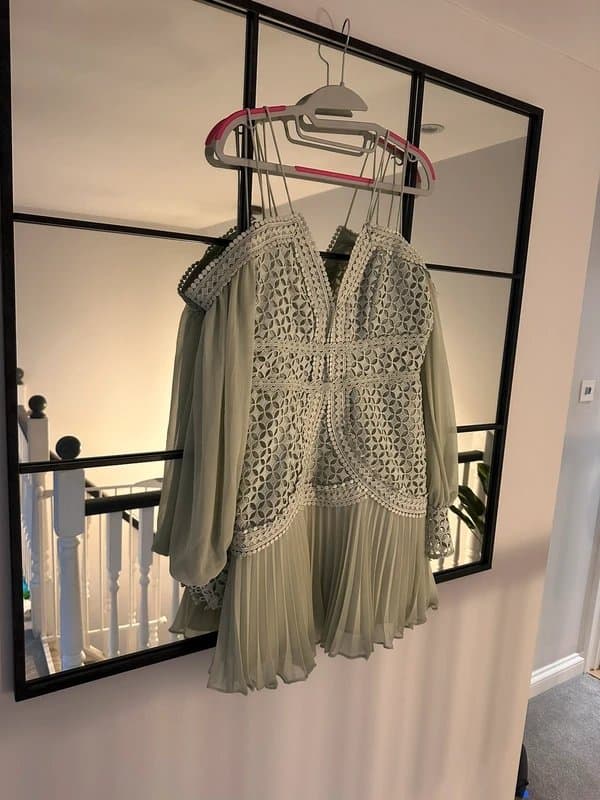 ASOS ASOS design dress size 8 mint sage colour chiffon pleat dress