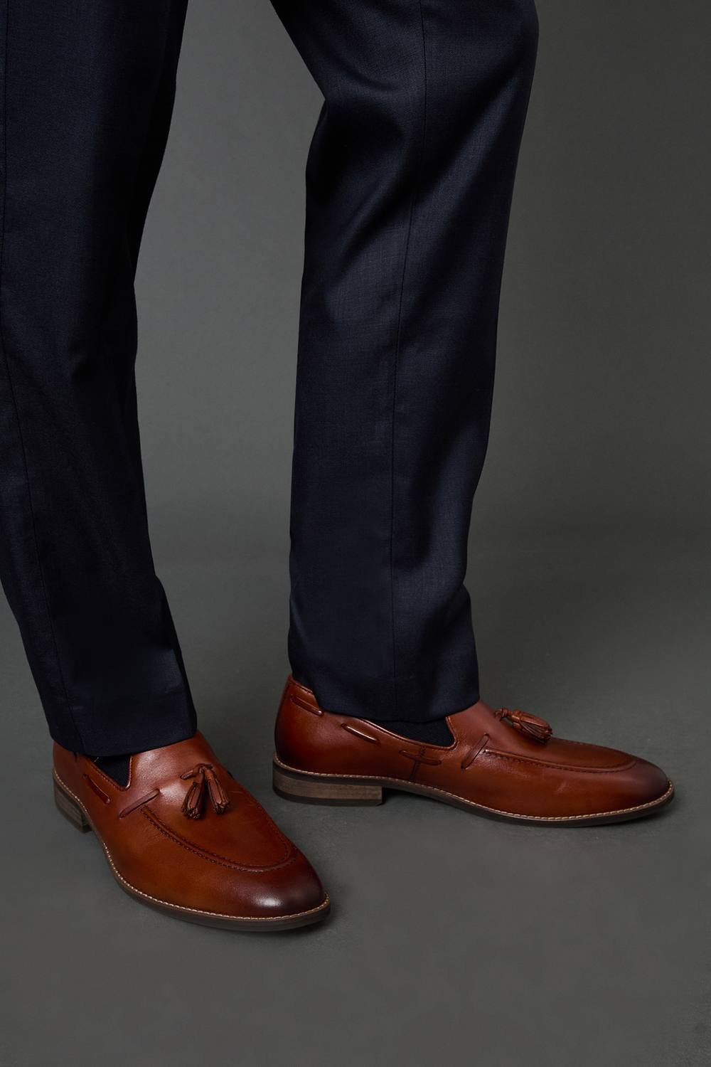 Burton Burton Men's Tan Smart Tassel Penny Loafers - 2