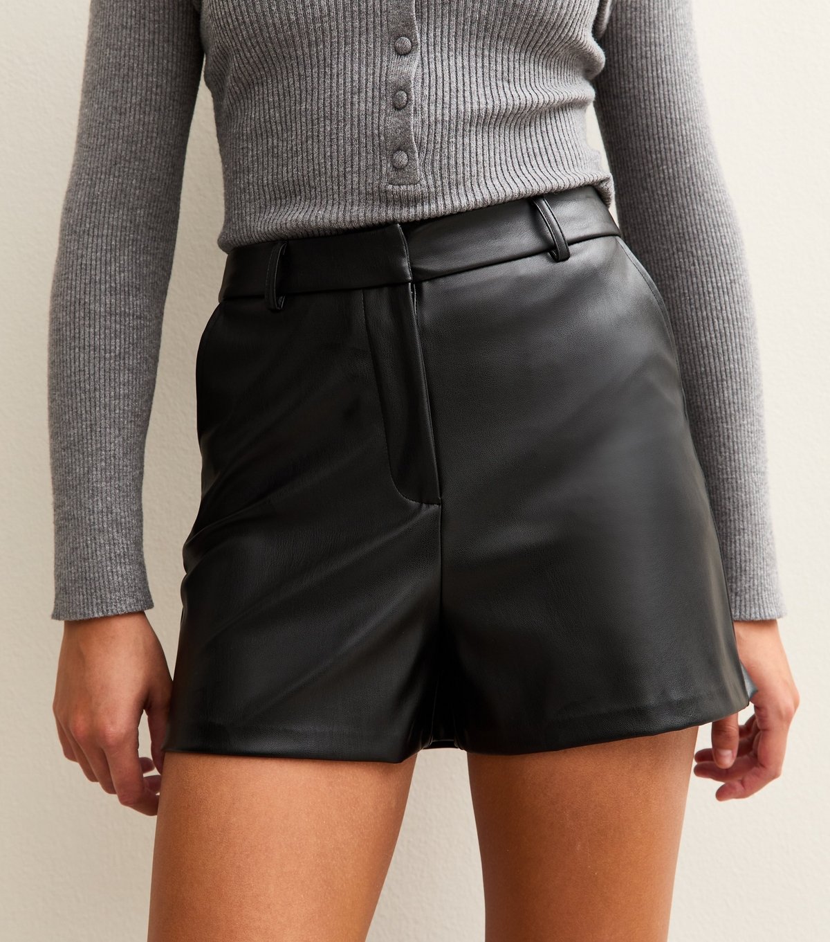 New Look Women's Tall Black Faux Leather Shorts New Look - 2