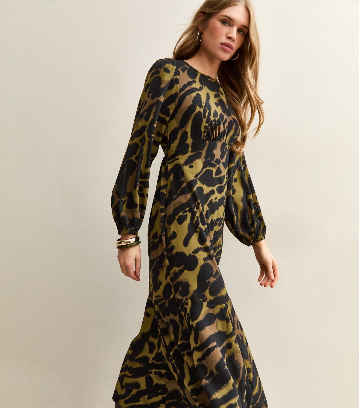 New Look Women's Green Satin Animal Print Midi Dress New Look - 3