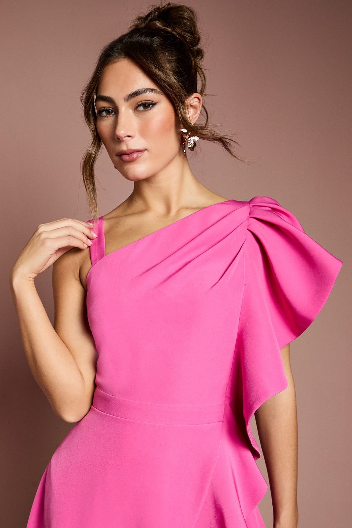 Coast Coast Women's One Shoulder Crepe Ruffle Midi Dress in Pink - 4
