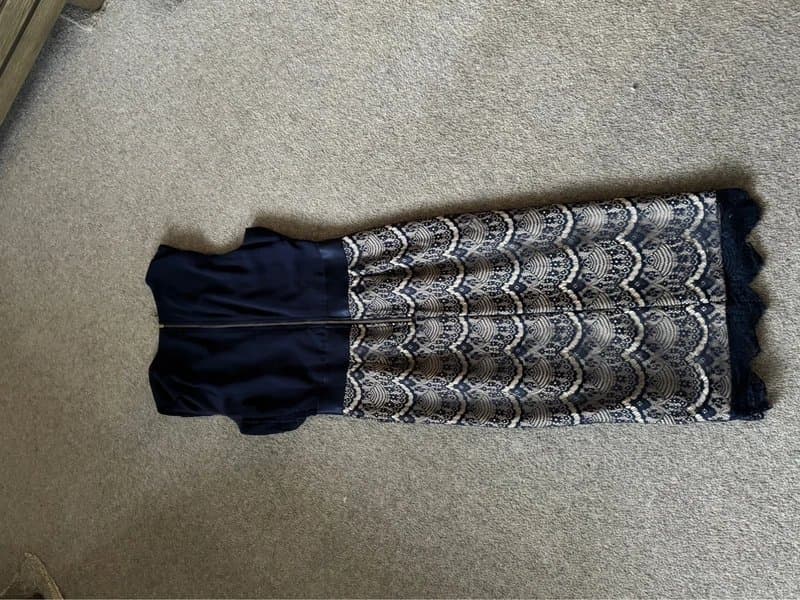 Girl in Mind Girl In Mind Navy Lace & Chiffon Cocktail Dress Size 8-10