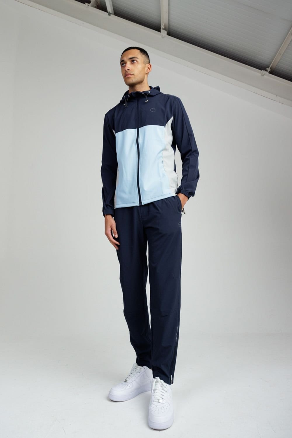Foray Foray Men's Lightweight Panelled Zip Through Hooded Sports Jacket in Navy - 4