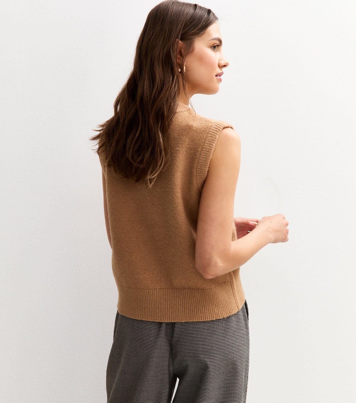 New Look Women's Camel Crew Neck Knit Vest New Look - 4