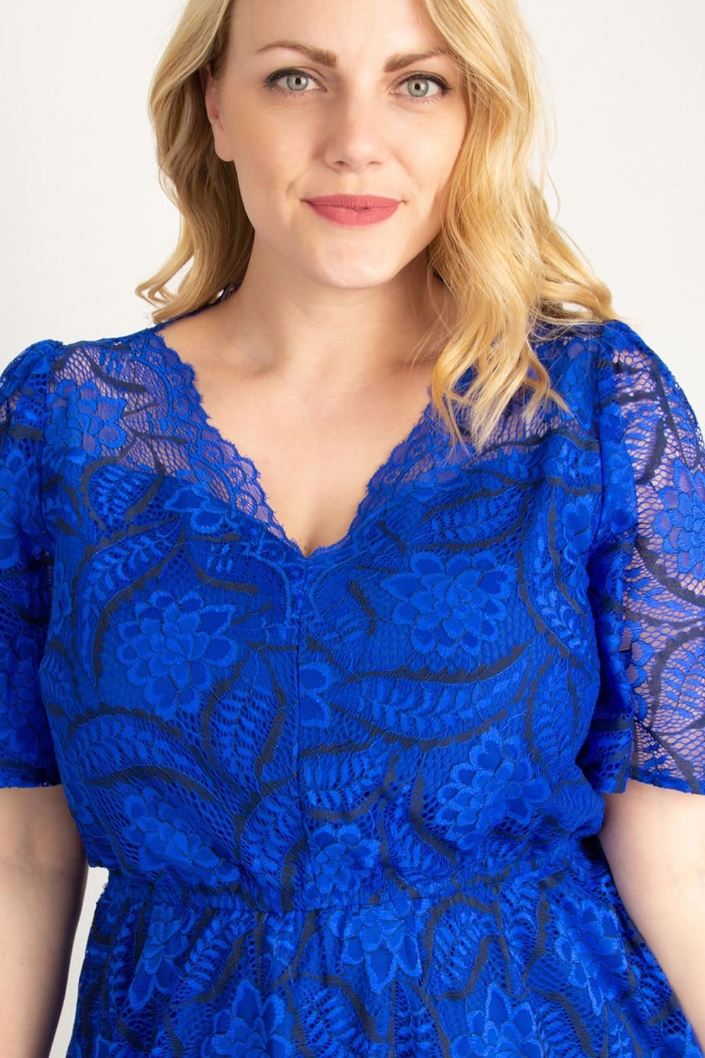 Jolie Moi Jolie Moi Women's Flare Sleeved Lace Midi Dress in Blue - 4
