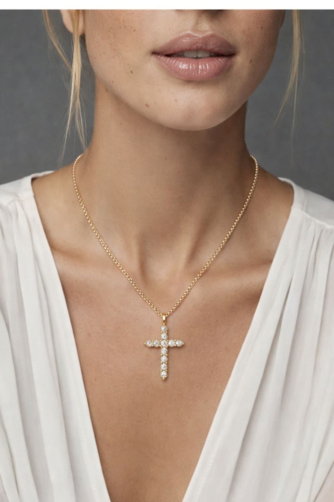 Lovii Lovii Women's Timeless Cross Pendant Necklace with Radiant Detailing in Gold
