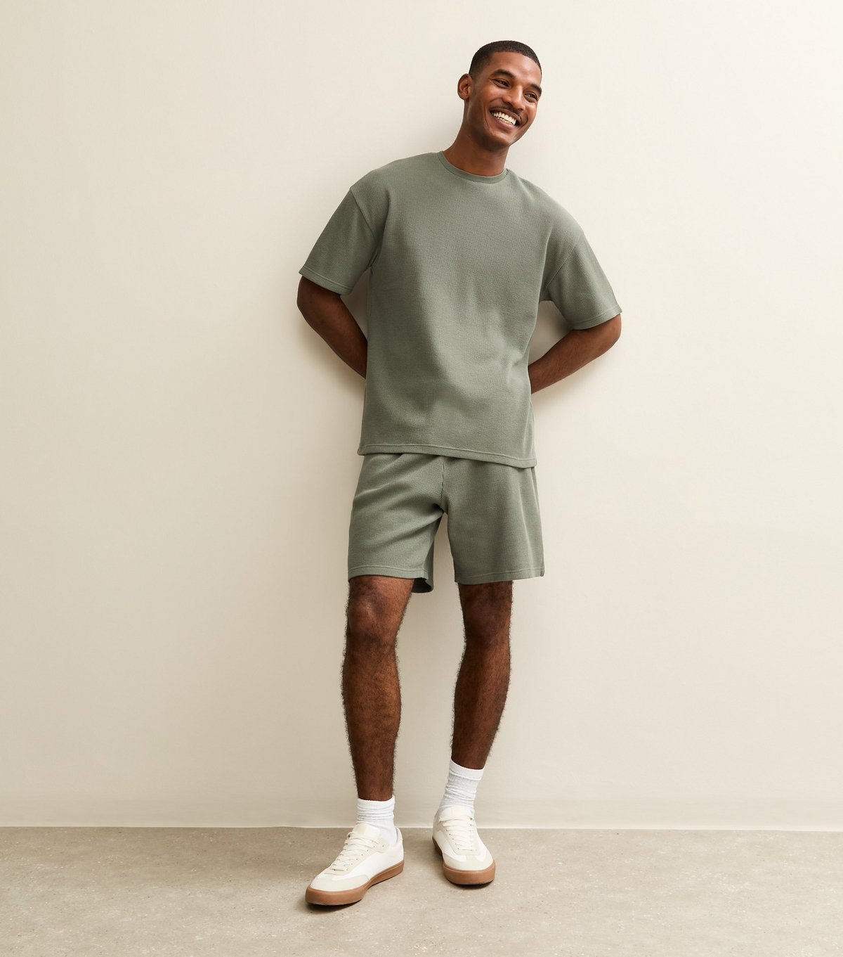 New Look Men's Light Khaki Oversized Waffle Texture T-Shirt New Look - 2