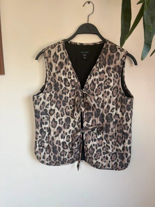 New Look New look leopard print padded waistcoat. Size 12-14