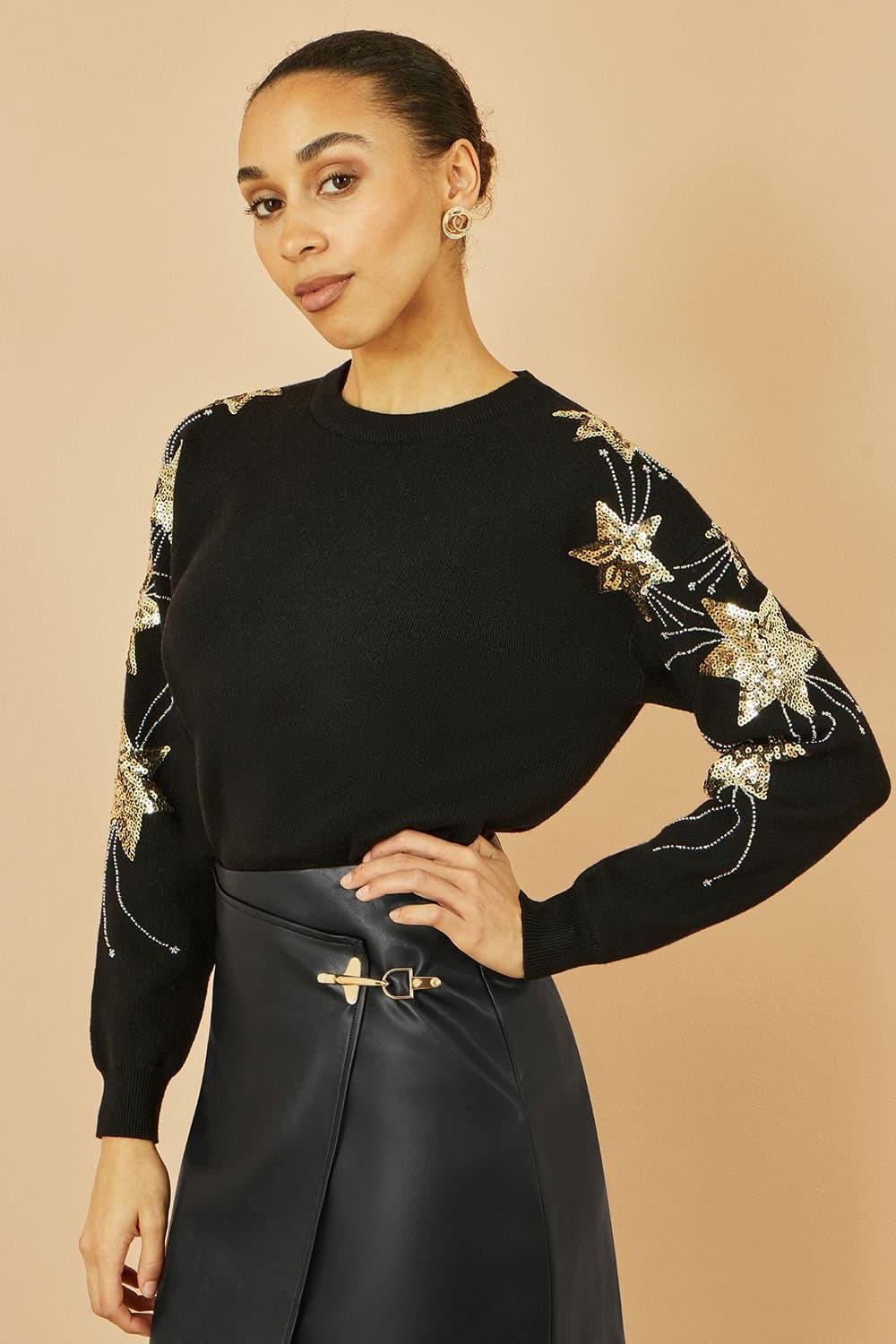 Yumi Yumi Women's Black Relaxed Fit Jumper With Sequin Star Sleeves