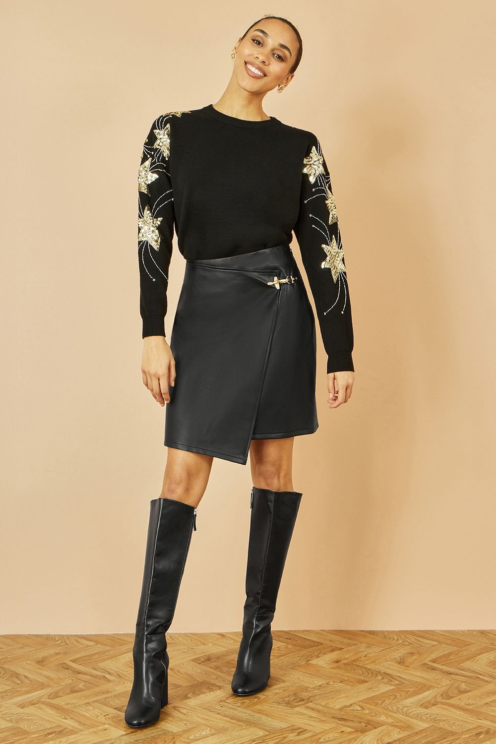 Yumi Yumi Women's Black Relaxed Fit Jumper With Sequin Star Sleeves - 3