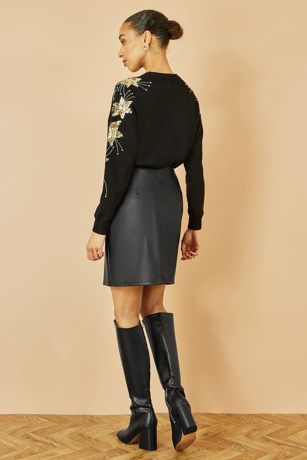 Yumi Yumi Women's Black Relaxed Fit Jumper With Sequin Star Sleeves - 4