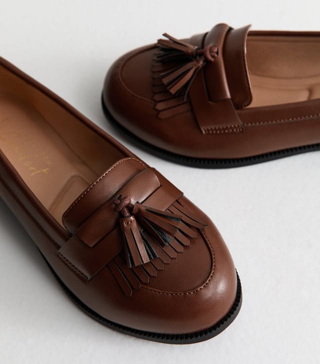 New Look Women's Extra Wide Fit Brown Tassel Detail Loafers New Look - 3