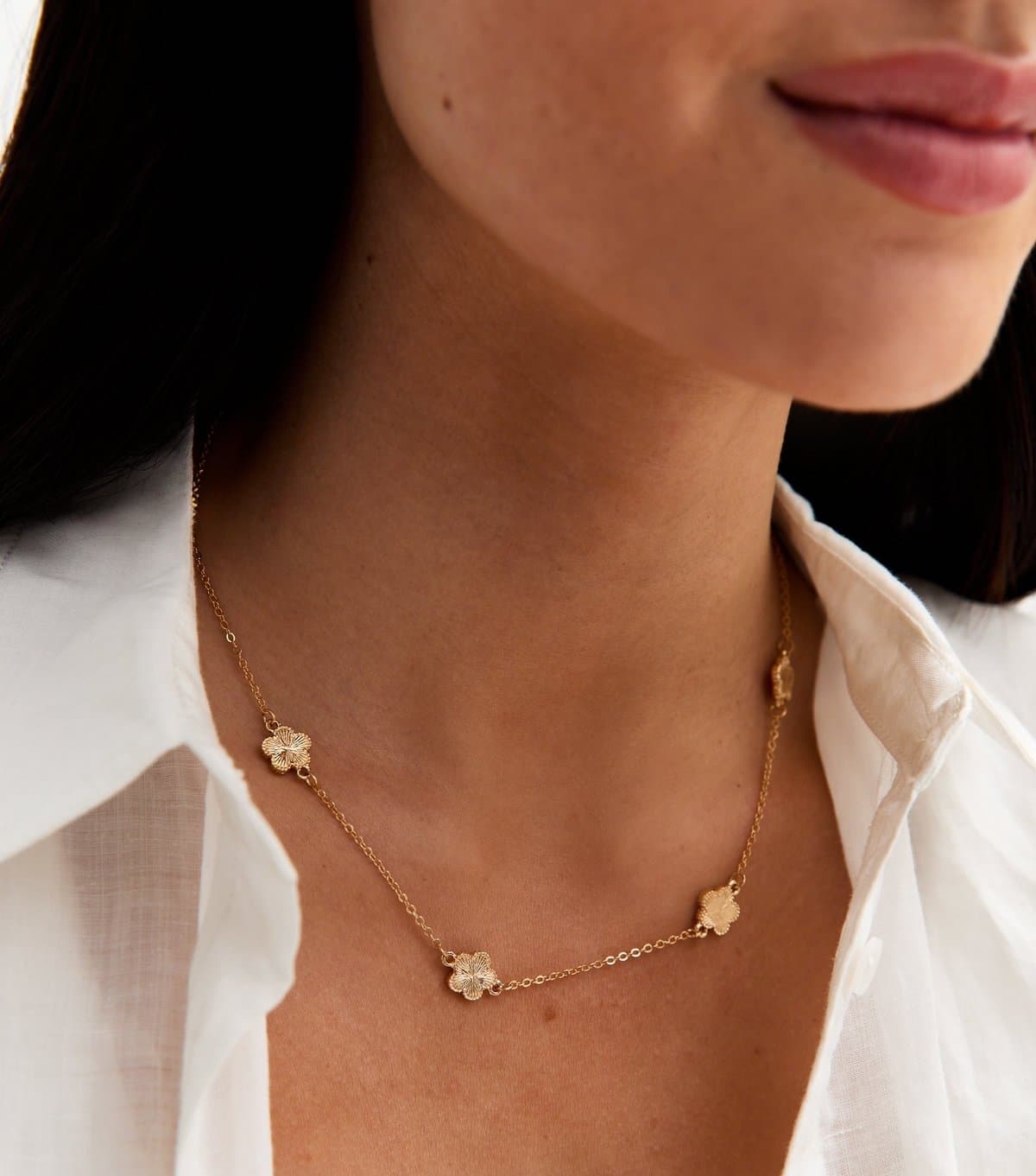 New Look Gold Tone Textured Flower Charm Necklace New Look
