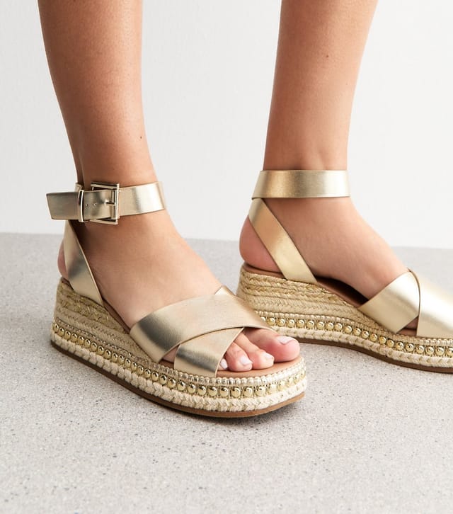 New Look Women's Gold Metallic Faux Leather Flatform Sandals New Look - 2