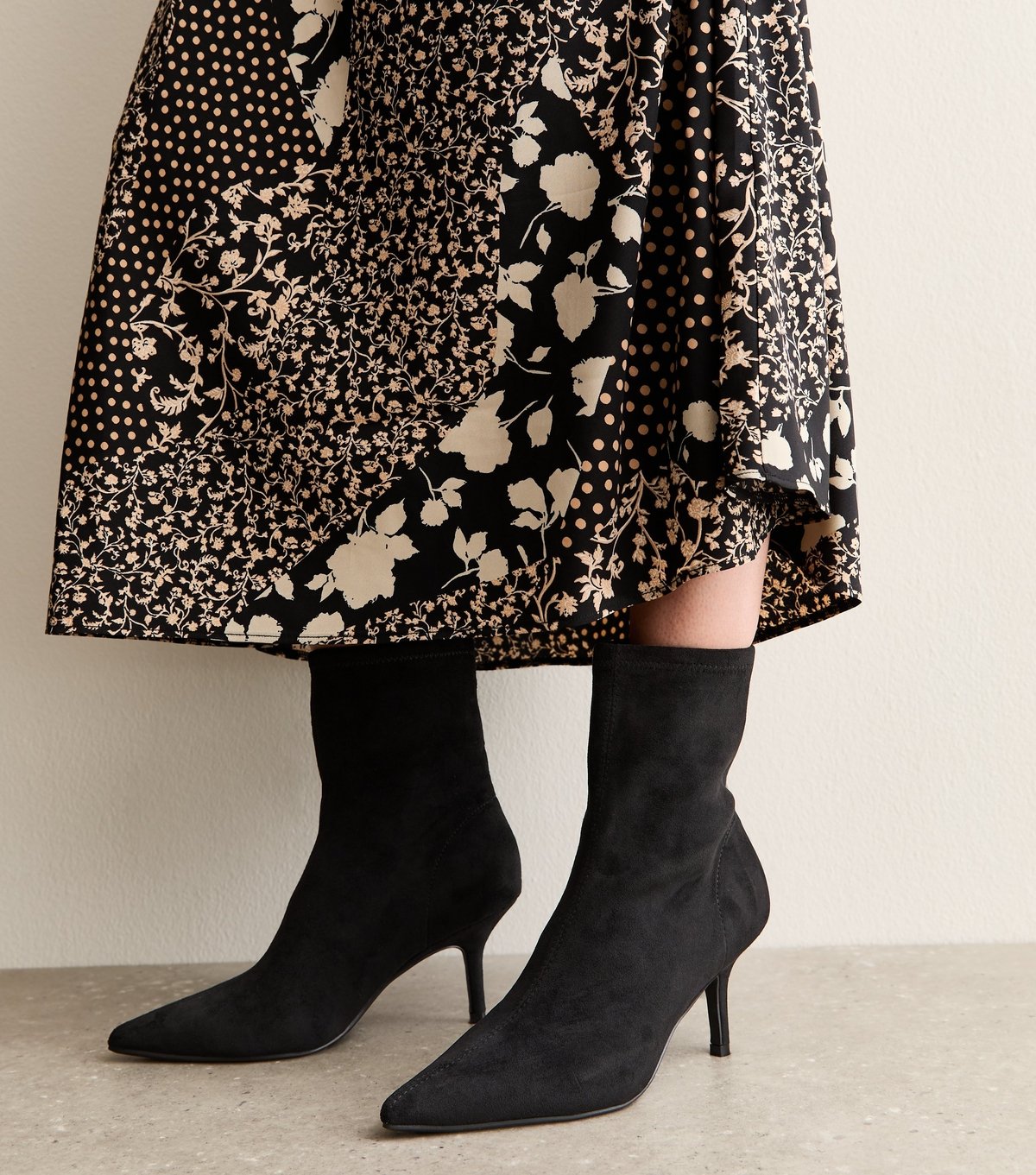 New Look Women's Black Faux Suede Pointed Toe Ankle Boots New Look - 2