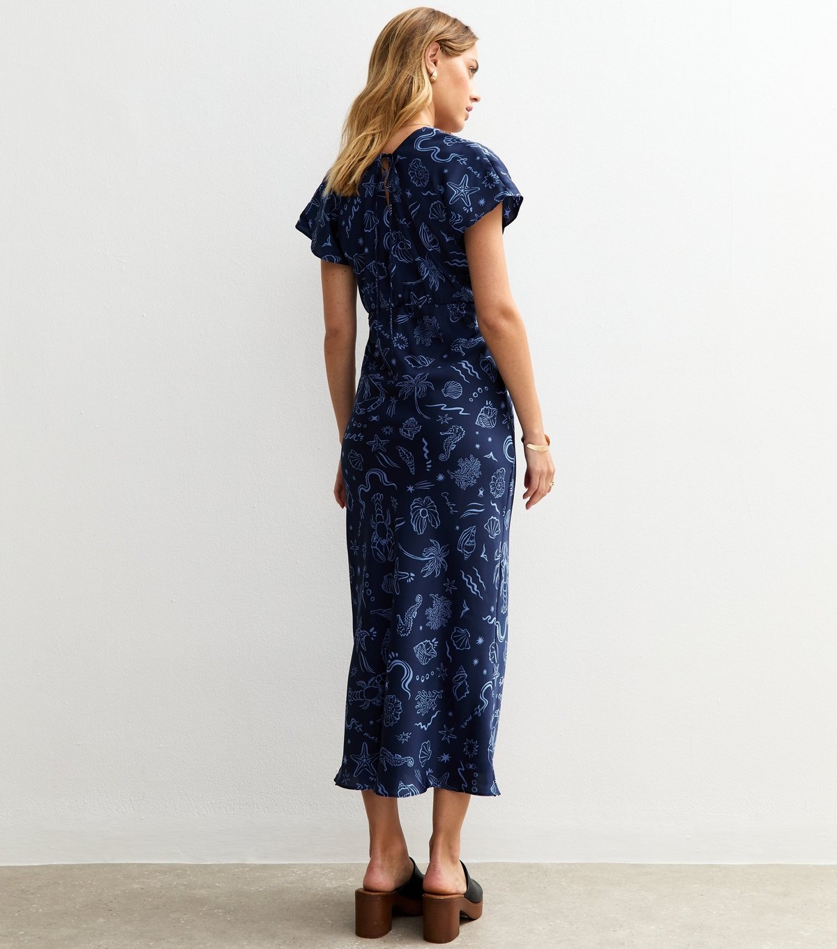 New Look Women's Navy Shell Print Satin V-Neck Midi Dress New Look - 4